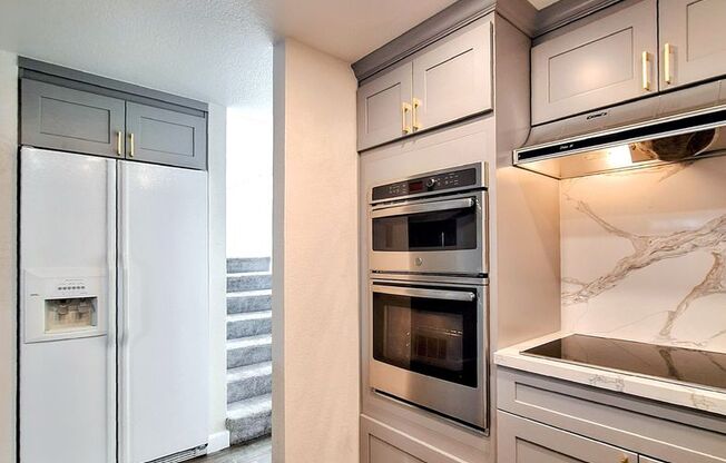 Spacious Two-Story 3bd Townhouse With Private Patios, Balcony, & Garage