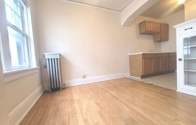 1 bed, 1 bath, $1,045, Unit 208