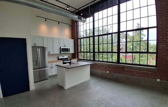3 beds, 2 baths, 1,050 sqft, $1,895, Unit Apt. 202