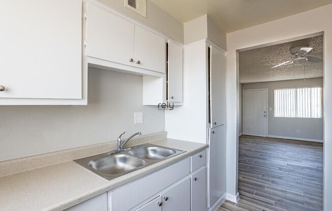 2 beds, 1 bath, 500 sqft, $925, Unit 102