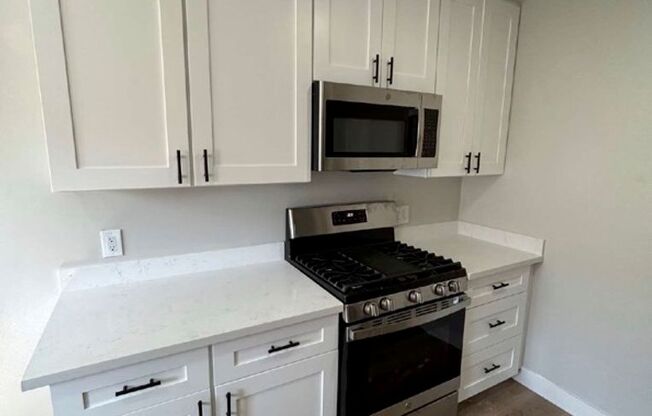 2 beds, 1 bath, $2,295, Unit 4069