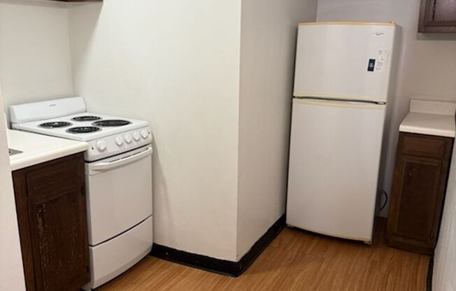 Studio, 1 bath, 295 sqft, $1,275, Unit Old King Edward 571