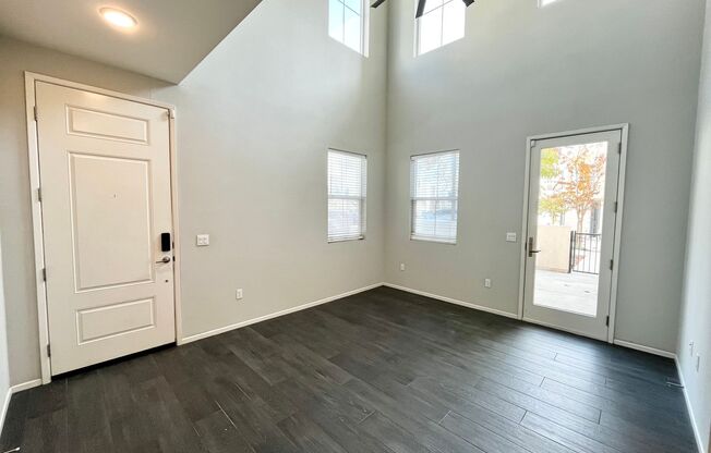 Modern 5B 4BA Townhome w/ AC in Playa Del Sol!