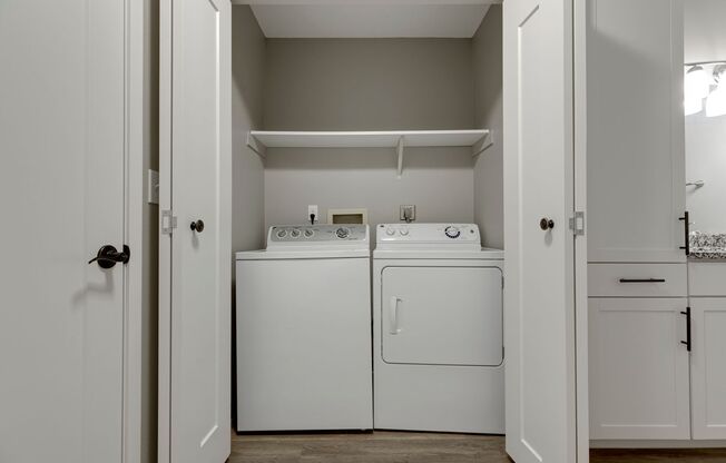 2 beds, 1 bath, 1,207 sqft, $1,995, Unit 04 2369 R