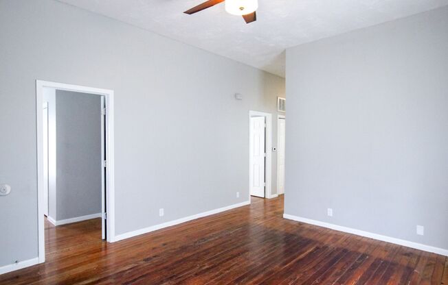 **Spacious 3 bed 2 bath w/ Fenced In Back Yard**