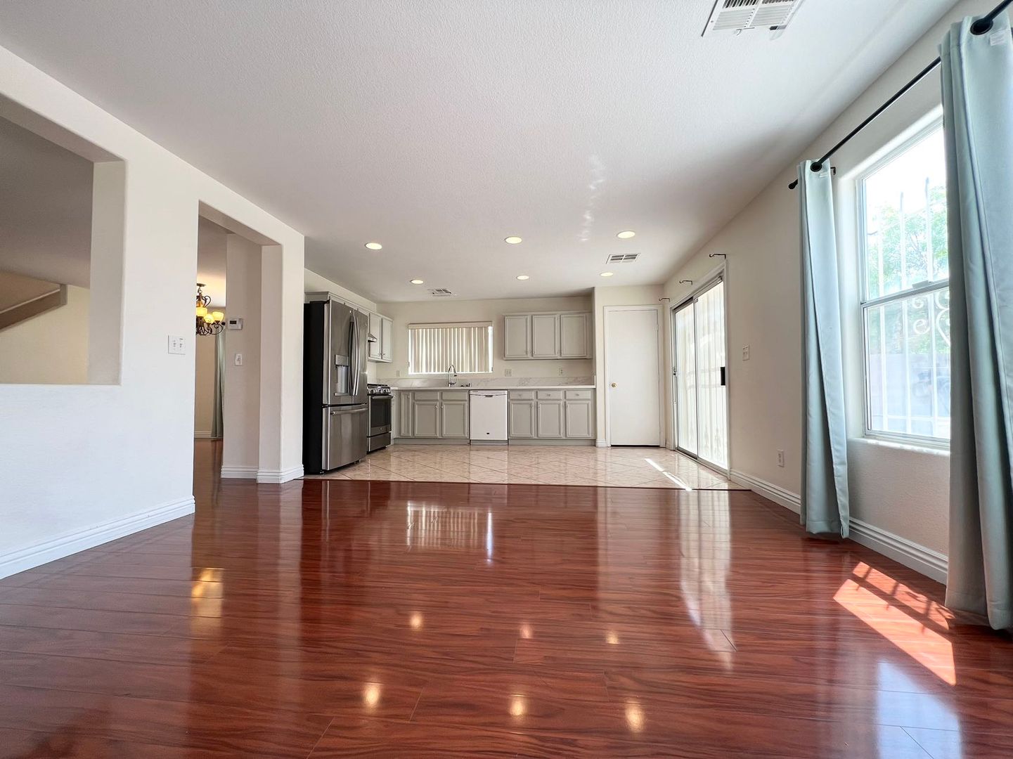 Beautiful 3 bedroom 2.5 bathroom 2 story house
