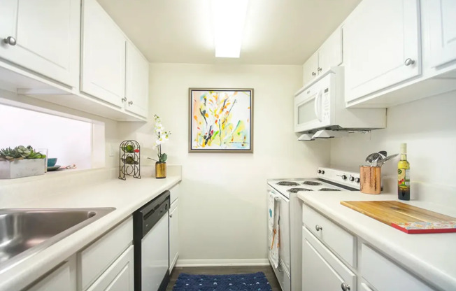 2 beds, 1.5 baths, 1,056 sqft, $1,599