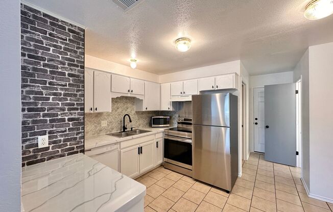 2 beds, 1.5 baths, 1,235 sqft, $895, Unit 4300 C July