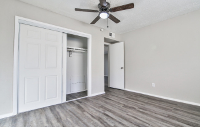 2 beds, 1 bath, 990 sqft, $995