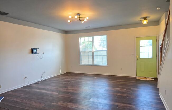 Rare 3 bed 2.5 bath Townhome located in Kennesaw