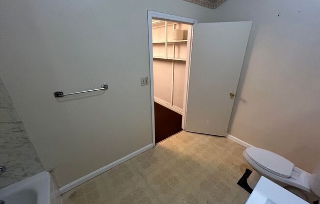 1 bed, 1 bath, 600 sqft, $700, Unit 528