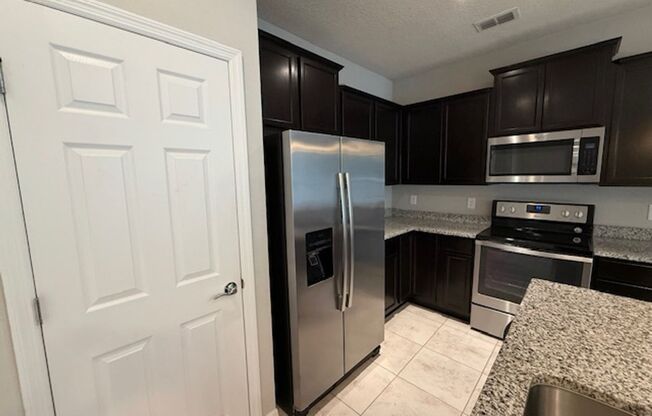Beautiful 3-Bed, 2.5-Bath End Unit Townhome in Bayberry at Bartram Park!