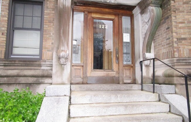 122 RIVERWAY