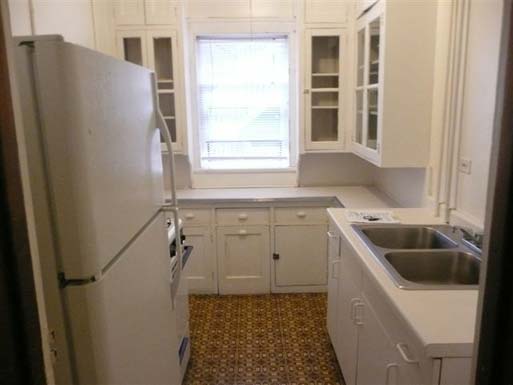 Breton Apartments in Minneapolis, MN Kitchen