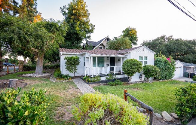 Charming Bungalow with King Size Bed