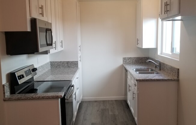 2 beds, 1 bath, 1,100 sqft, $3,150, Unit 03