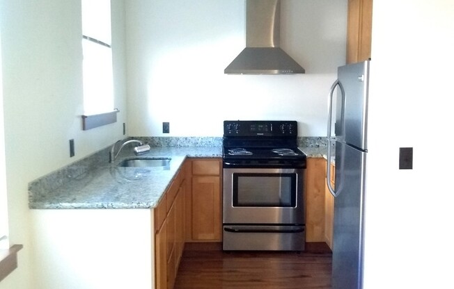 Studio, 1 bath, 359 sqft, $1,325, Unit 301