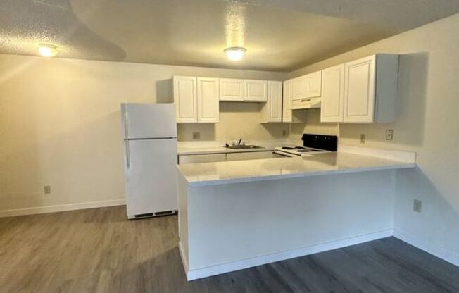 1 bed, 1 bath, 576 sqft, $1,195, Unit 24