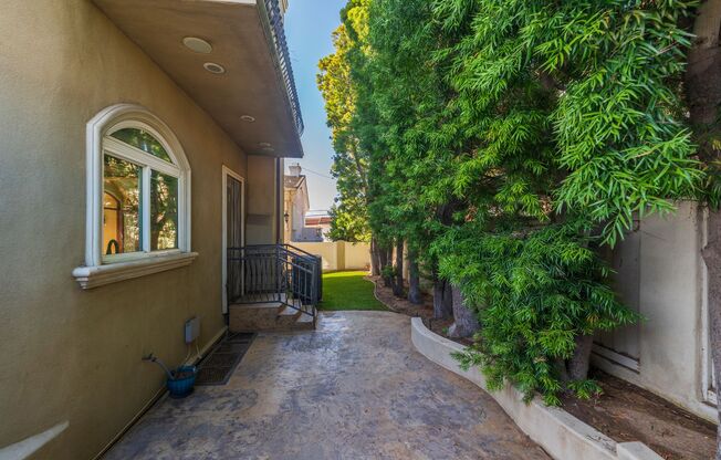 4 beds, 4 baths, $6,500, Unit #B