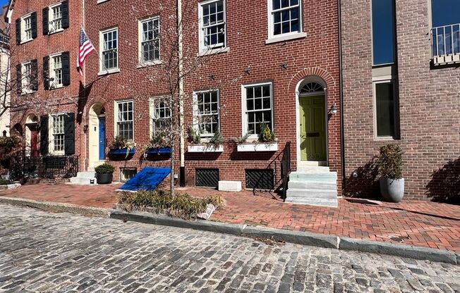 Gorgeous 4 Bed / 2.5 Bath Townhouse in Society Hill!