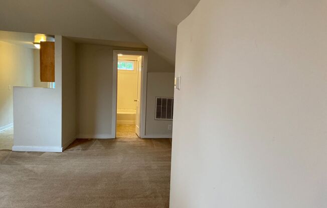 2 beds, 1 bath, $1,550, Unit 5