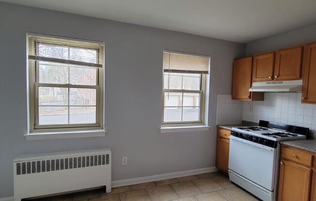 2 beds, 1 bath, 825 sqft, $2,300, Unit S082A