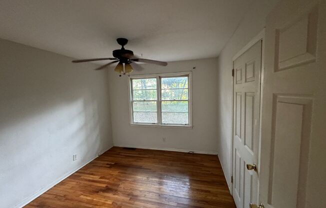 3 beds, 1 bath, $1,300