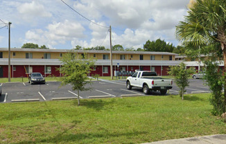 541 S COTTAGE HL RD