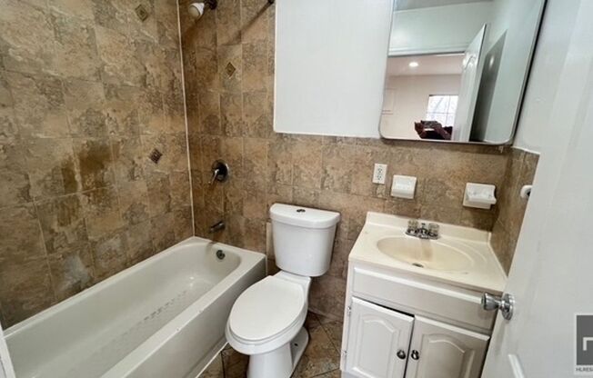 3 beds, 1 bath, $3,454, Unit 3