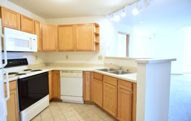 2 beds, 2 baths, 1,000 sqft, $2,025, Unit 8110-310