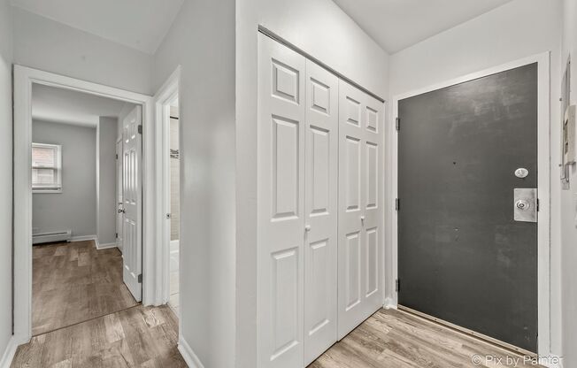 7319 N Rogers