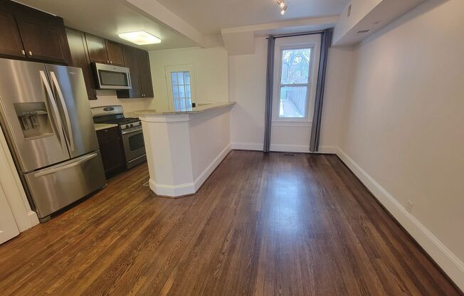 Beautiful 3BR townhouse with parking and yard