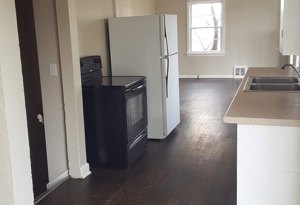 2 beds, 1 bath, $2,300