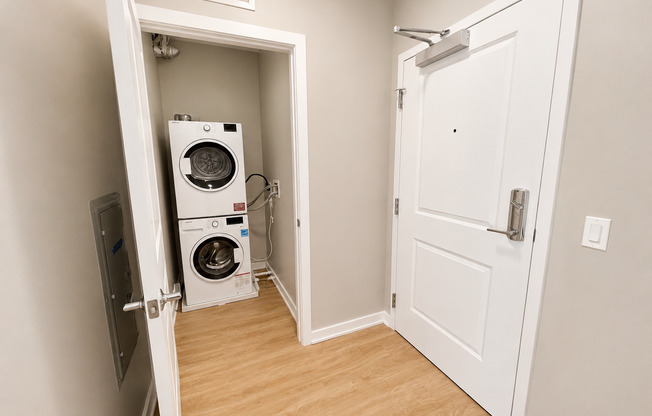 1 bed, 1 bath, 559 sqft, $2,675, Unit 417