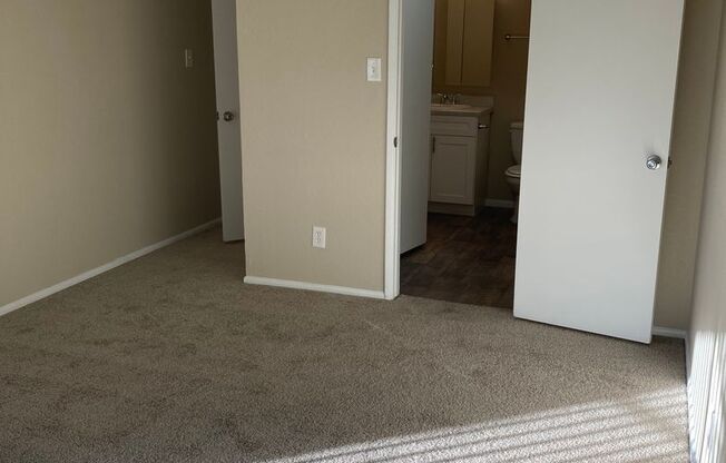 2 beds, 2 baths, 900 sqft, $1,475, Unit 157