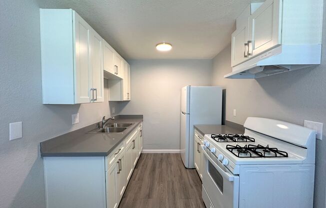 2 beds, 1 bath, 700 sqft, $1,595, Unit SW.32