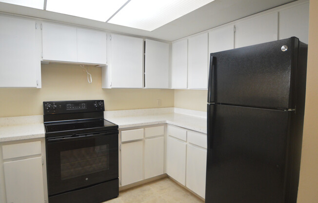 2 beds, 1 bath, $1,300