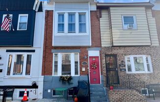 Gorgeous 3-Bedroom Townhome in South Philadelphia! Available January 1st!