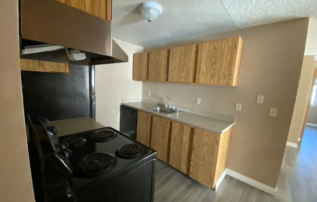 3 beds, 2 baths, 643 sqft, $2,550, Unit B402