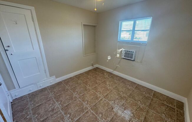 2 beds, 1 bath, $1,750, Unit # 3 UPSTAIRS