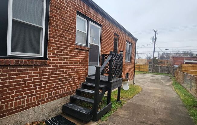2 beds, 1 bath, 1,200 sqft, $1,250, Unit 1115 S Gary Pl