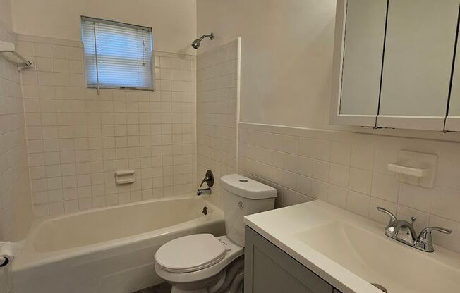 2 beds, 1 bath, $1,100, Unit 3111 Dunway St Unit A