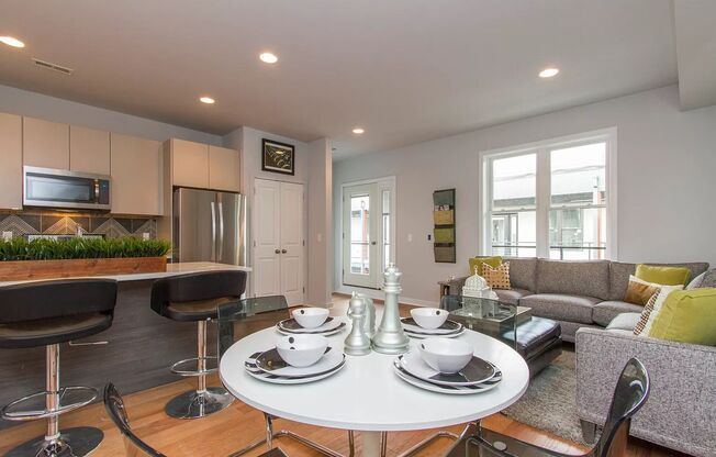 2 beds, 1 bath, 802 sqft, $1,719, Unit Unit 25