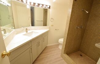 Century Center 2 bed, 2 bath, 1 parking 1065 Sq Ft with Awesome Views!