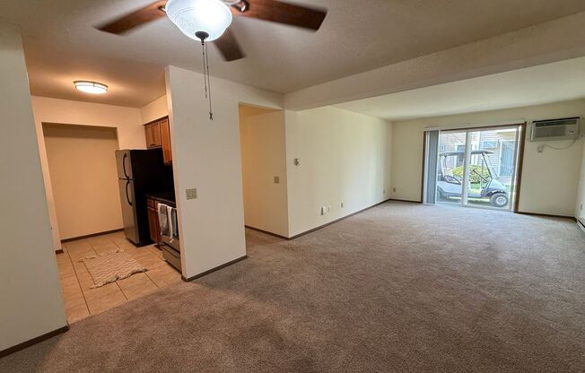2 beds, 1 bath, 965 sqft, $1,595, Unit 7749CA