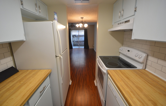 2 beds, 1.5 baths, $1,400