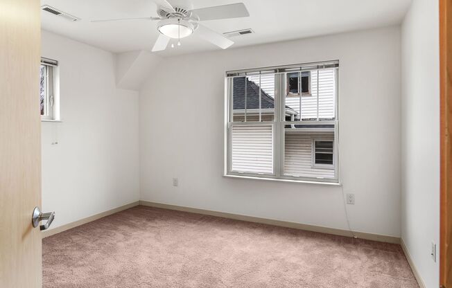 2 beds, 1 bath, 817 sqft, $1,495, Unit 602-301