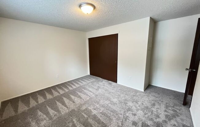 2 beds, 1 bath, $1,500, Unit #06