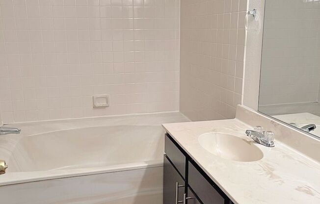 3 beds, 2 baths, $1,600, Unit Unit 2201