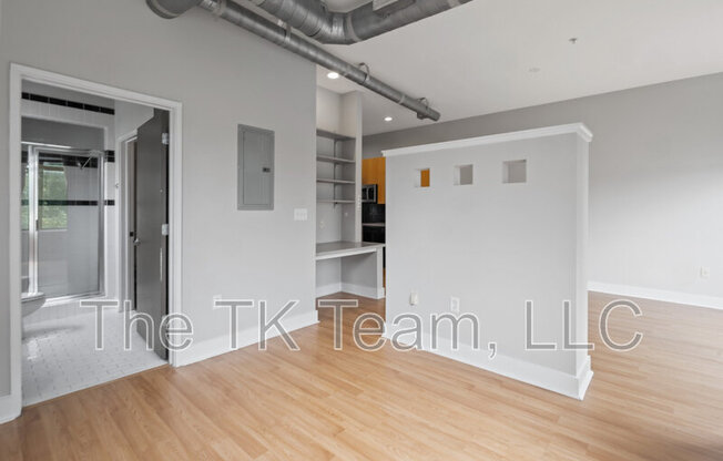 328 W 10 ST